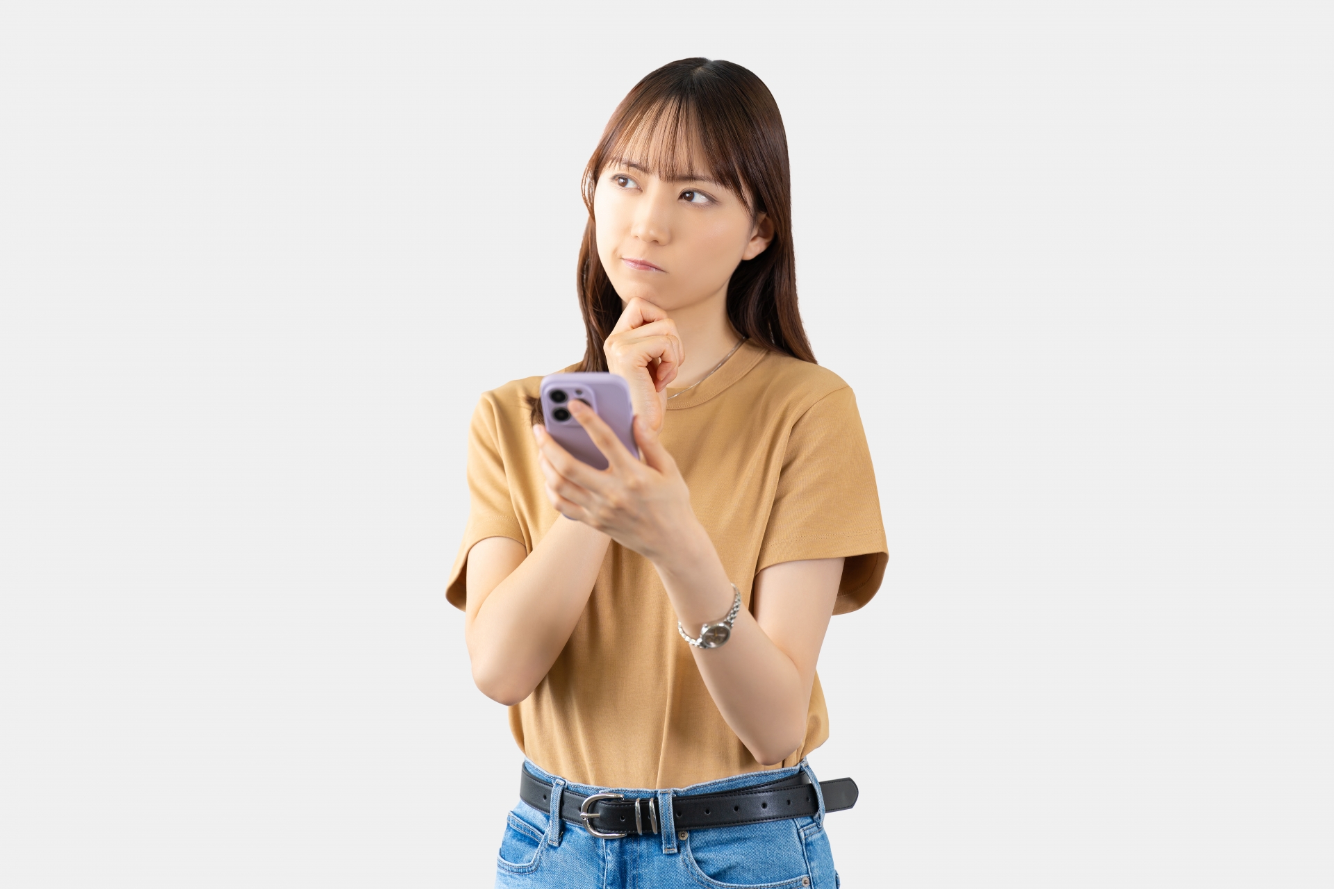 札幌のWebマーケティング会社を悩む女性